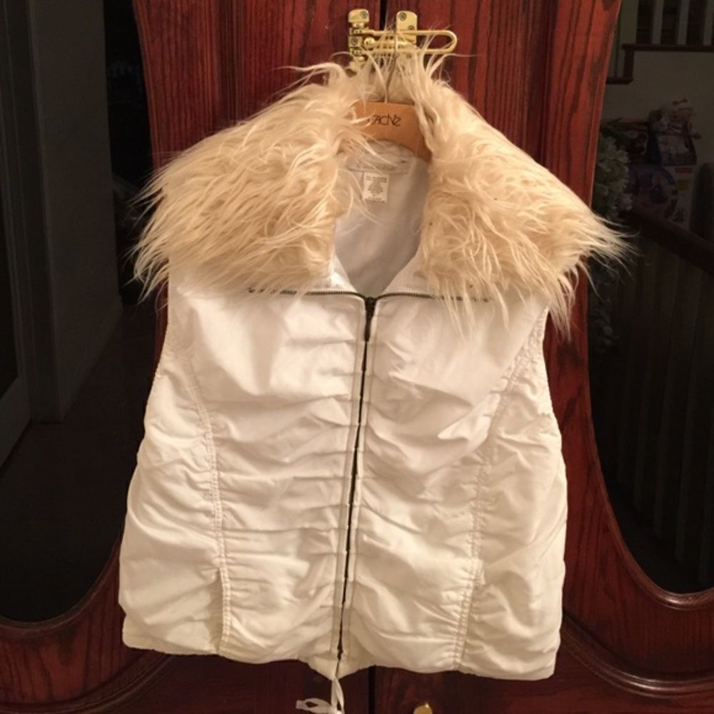 🎉Last deal 🎉Charlotte Russe vest👧